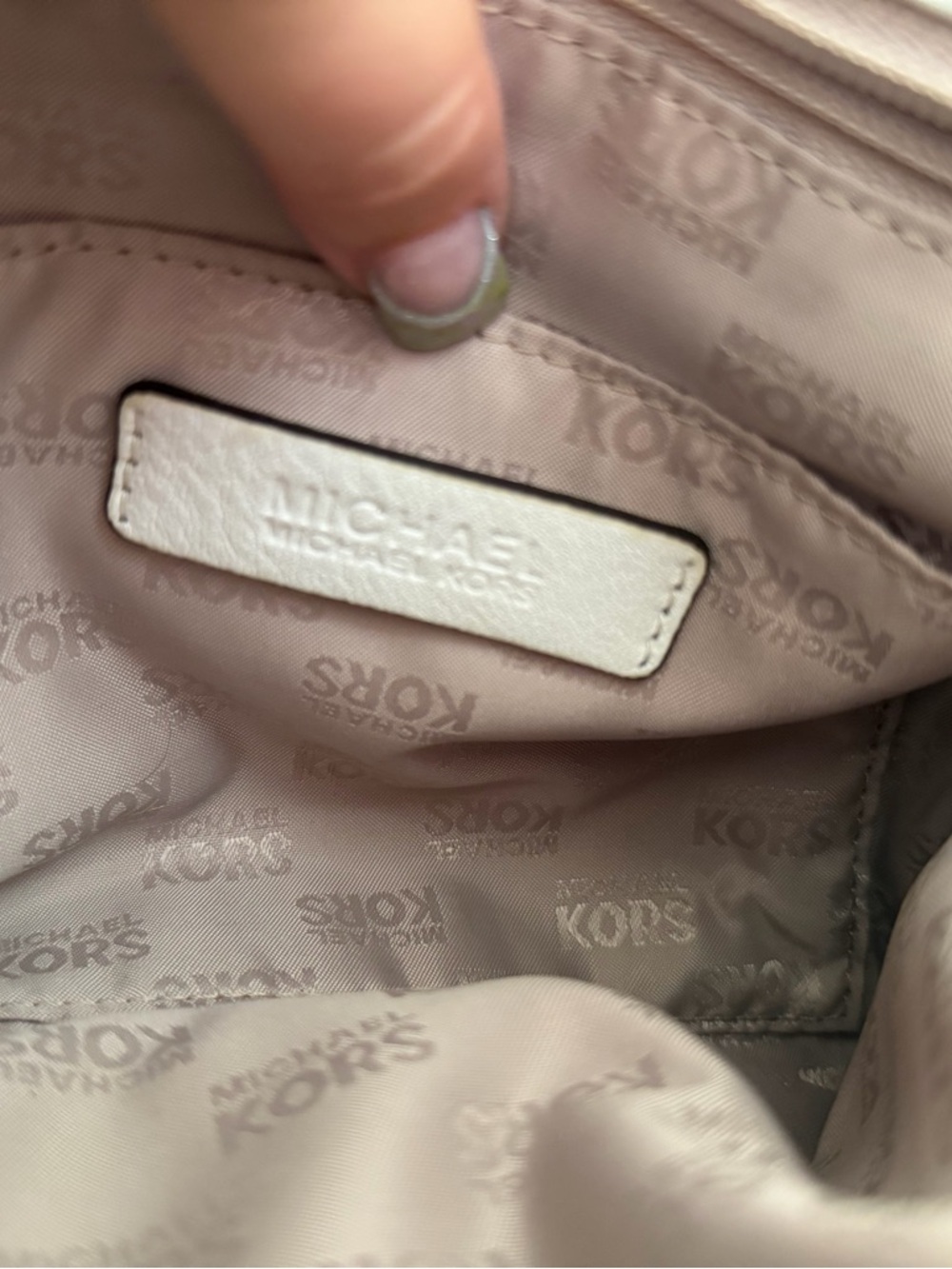 Michael Kors white leather with Gold Hardware bag - Picture 8 of 8